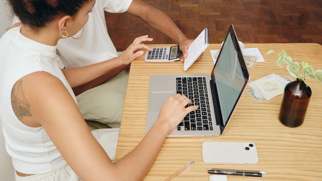 Preparando su declaración de Renta 2025: La Guía definitiva para organizar sus documentos y evitar el&nbsp;estrés